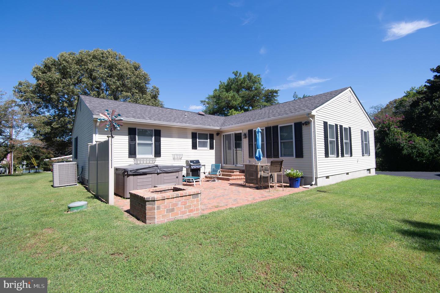 3209 Holly Ln