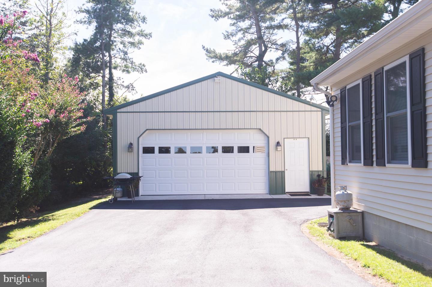 3209 Holly Ln