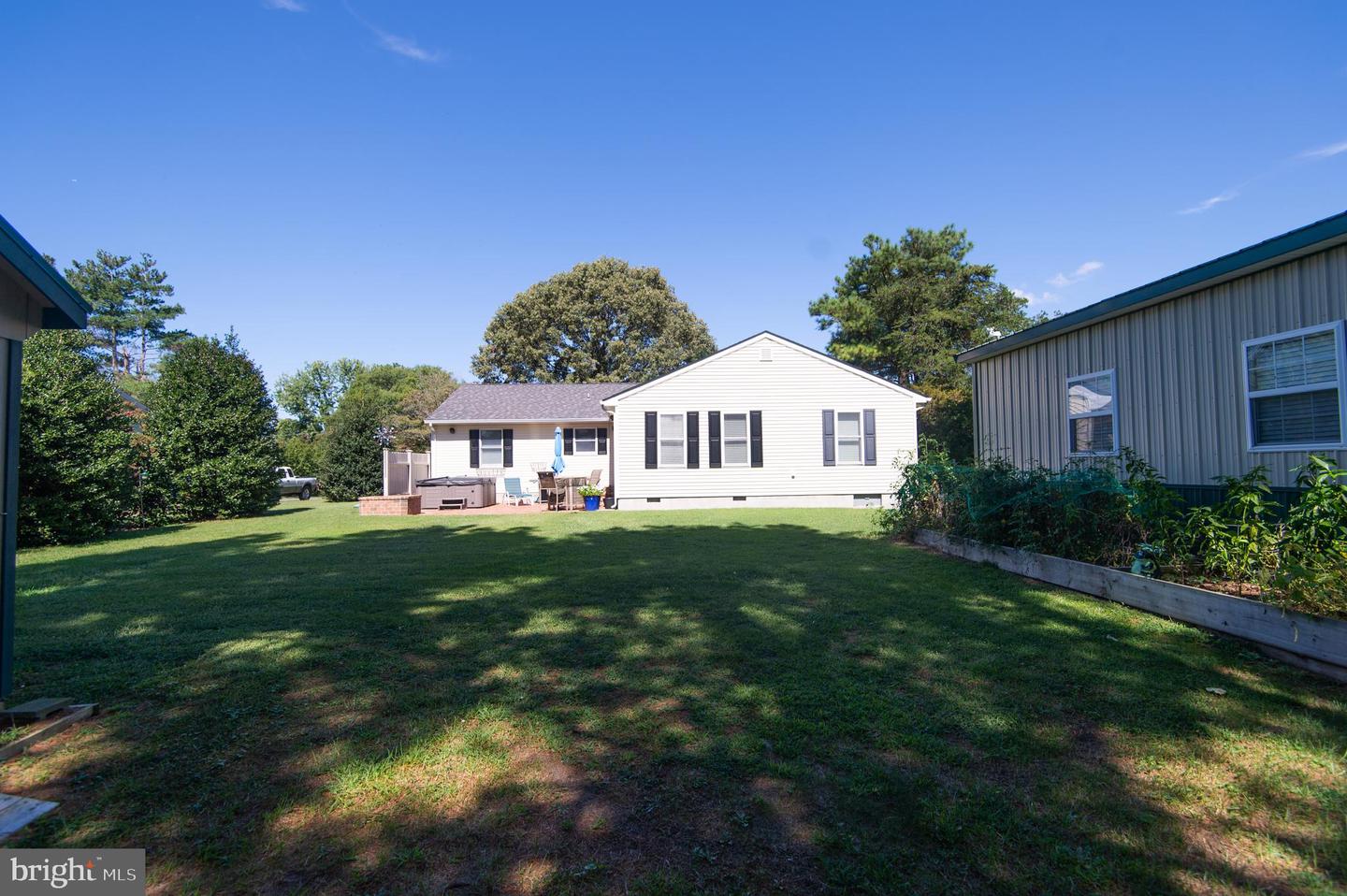 3209 Holly Ln