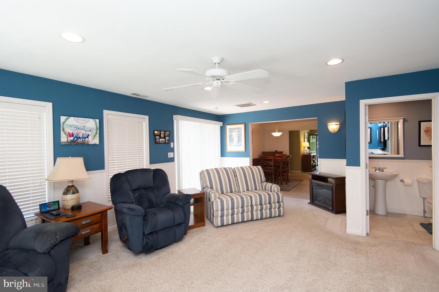 3209 Holly Ln