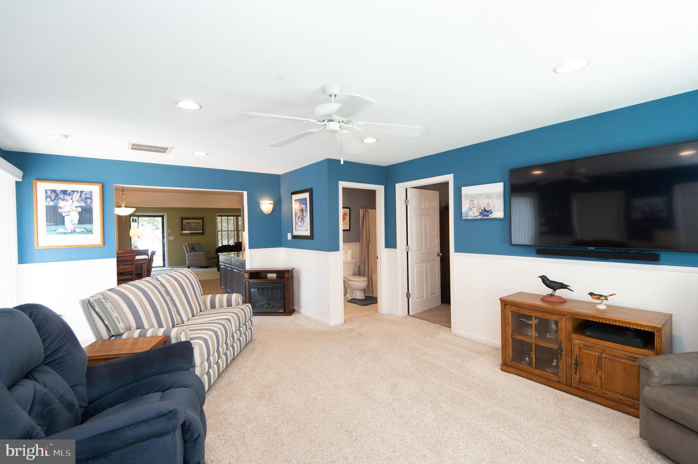 3209 Holly Ln