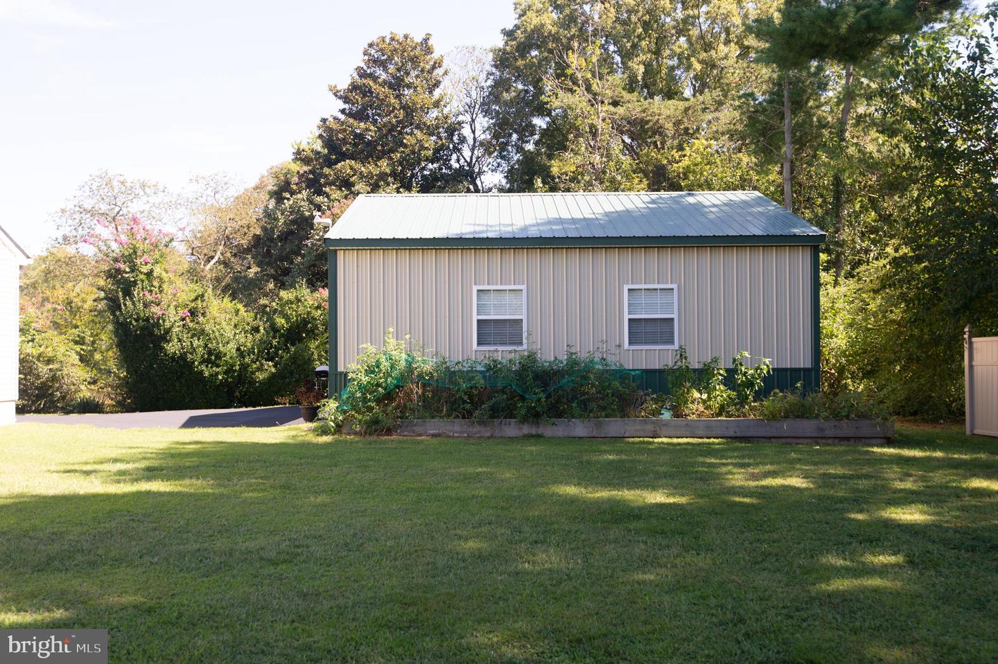3209 Holly Ln