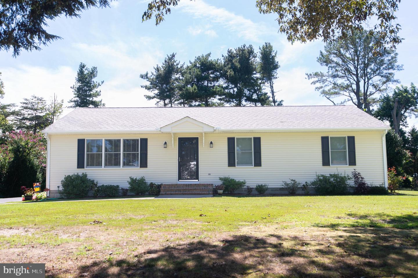 3209 Holly Ln