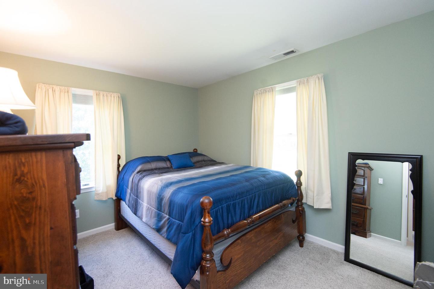 3209 Holly Ln