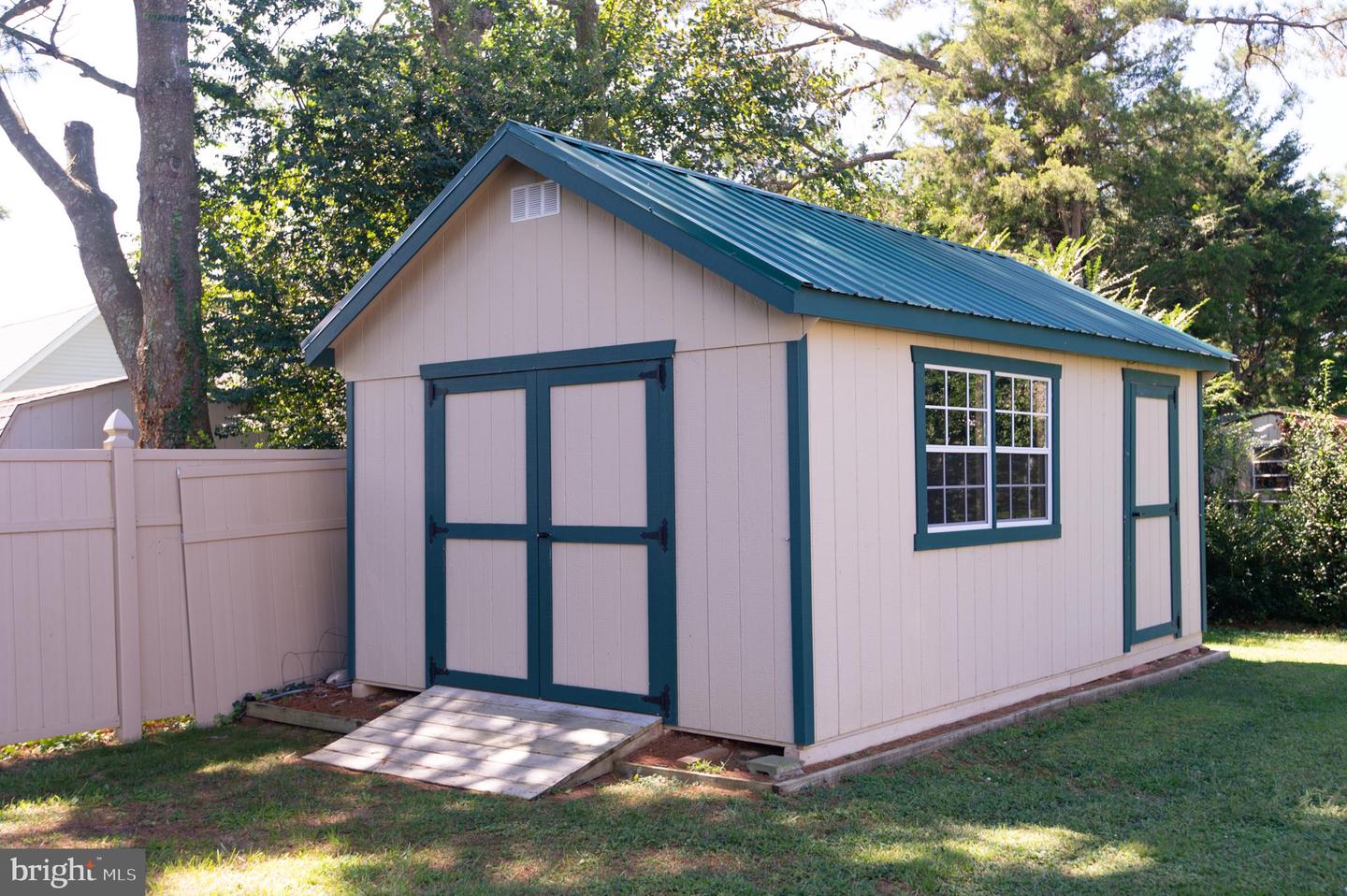 3209 Holly Ln