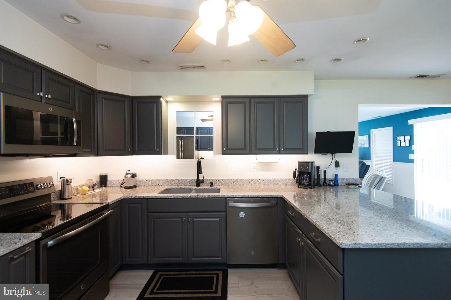 3209 Holly Ln