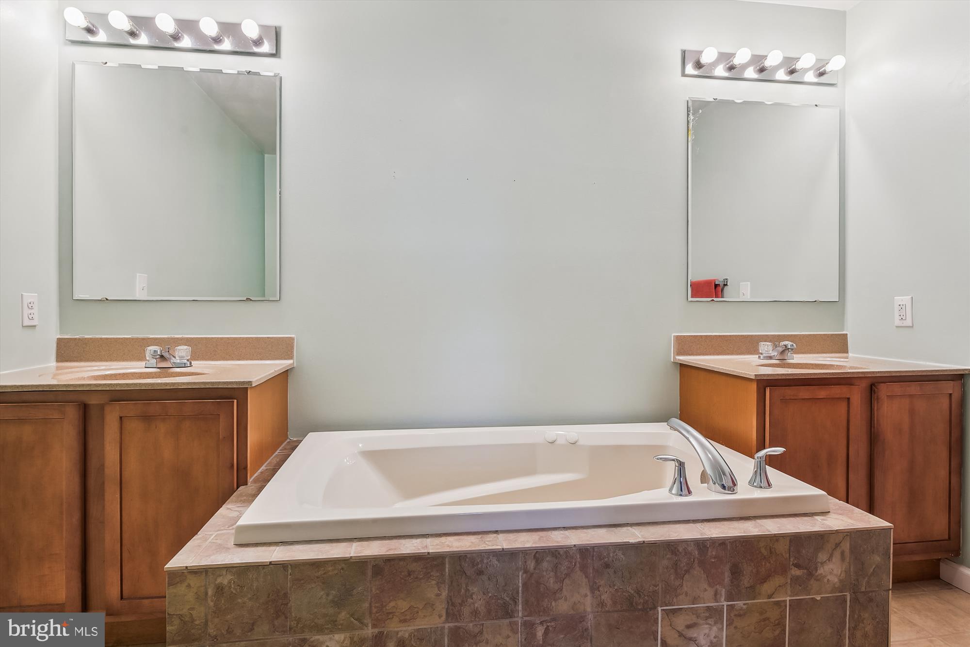 6265 Solomons Cir