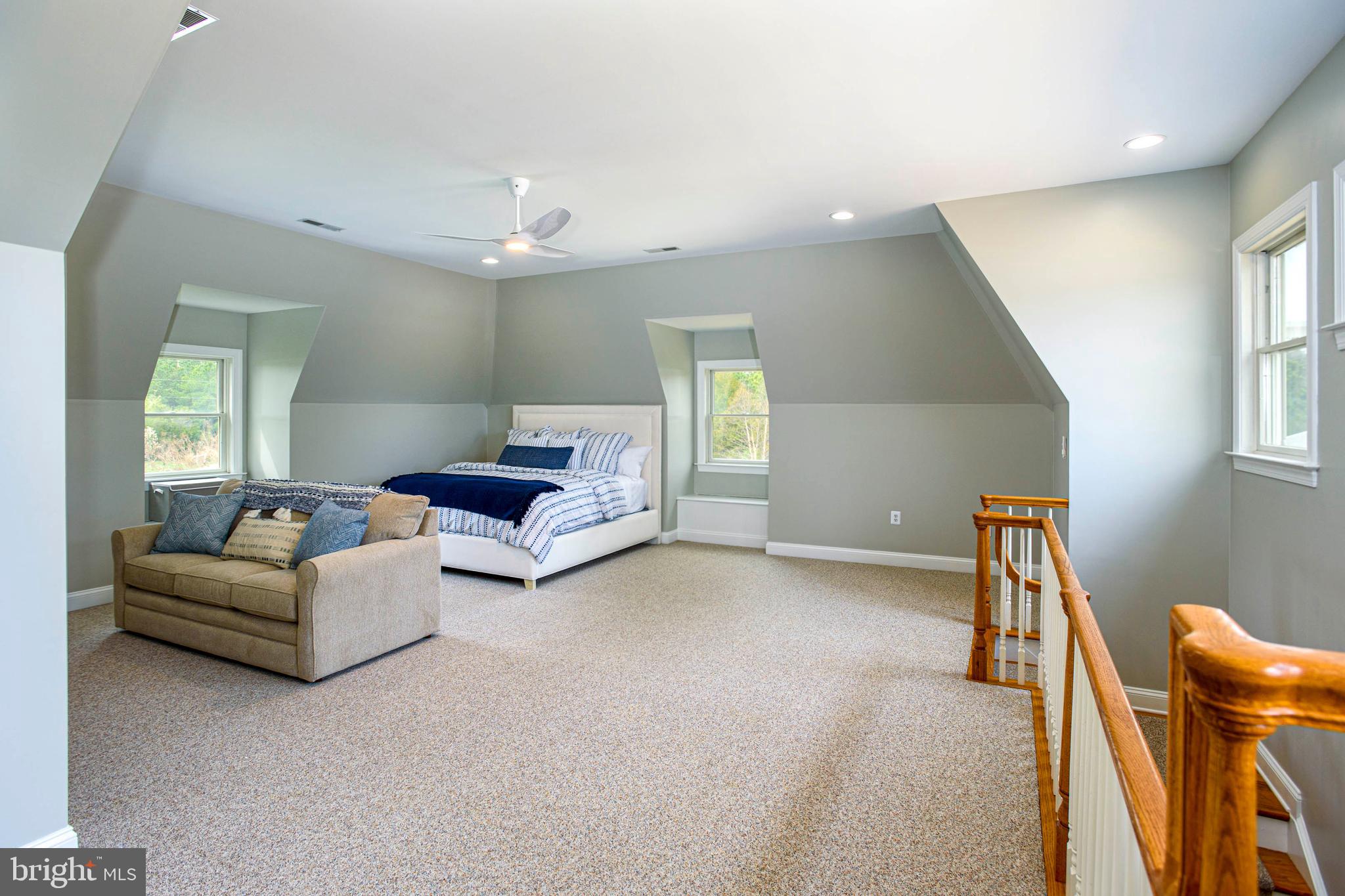 1136 Hudson Rd