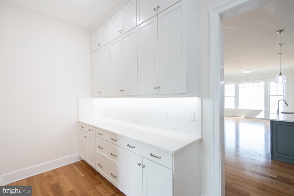 5 Sandy Acres Rd