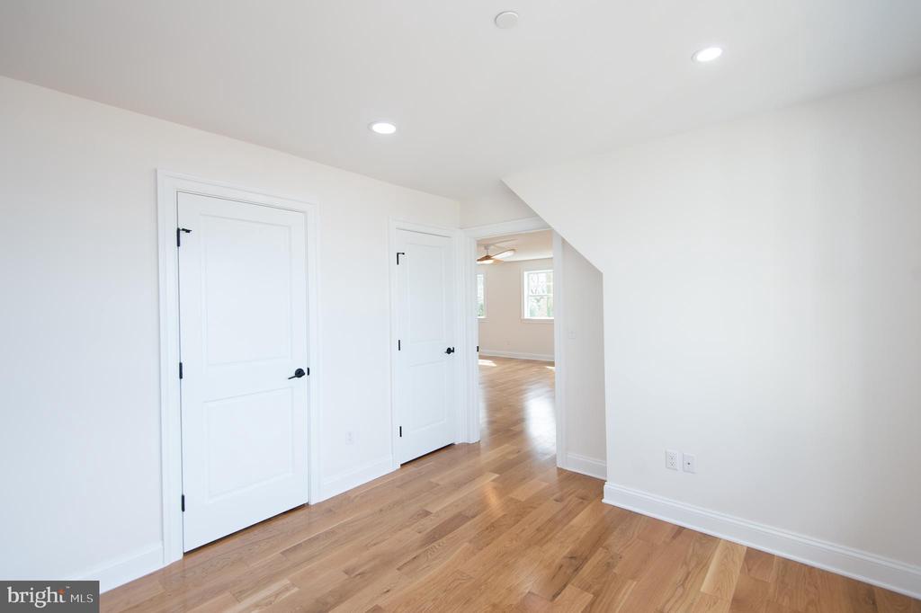 5 Sandy Acres Rd