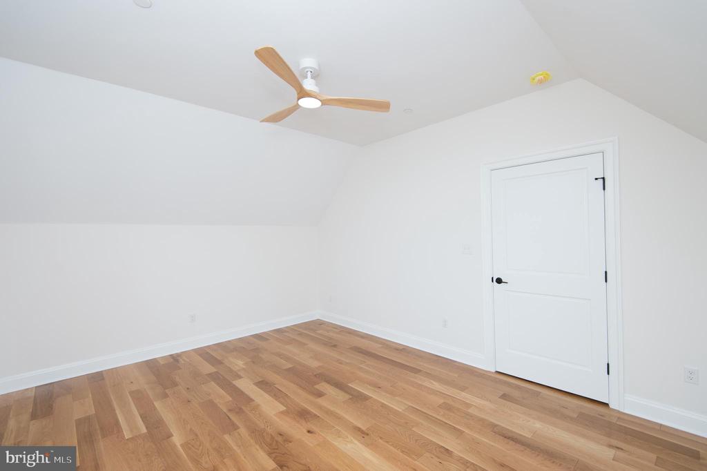 5 Sandy Acres Rd