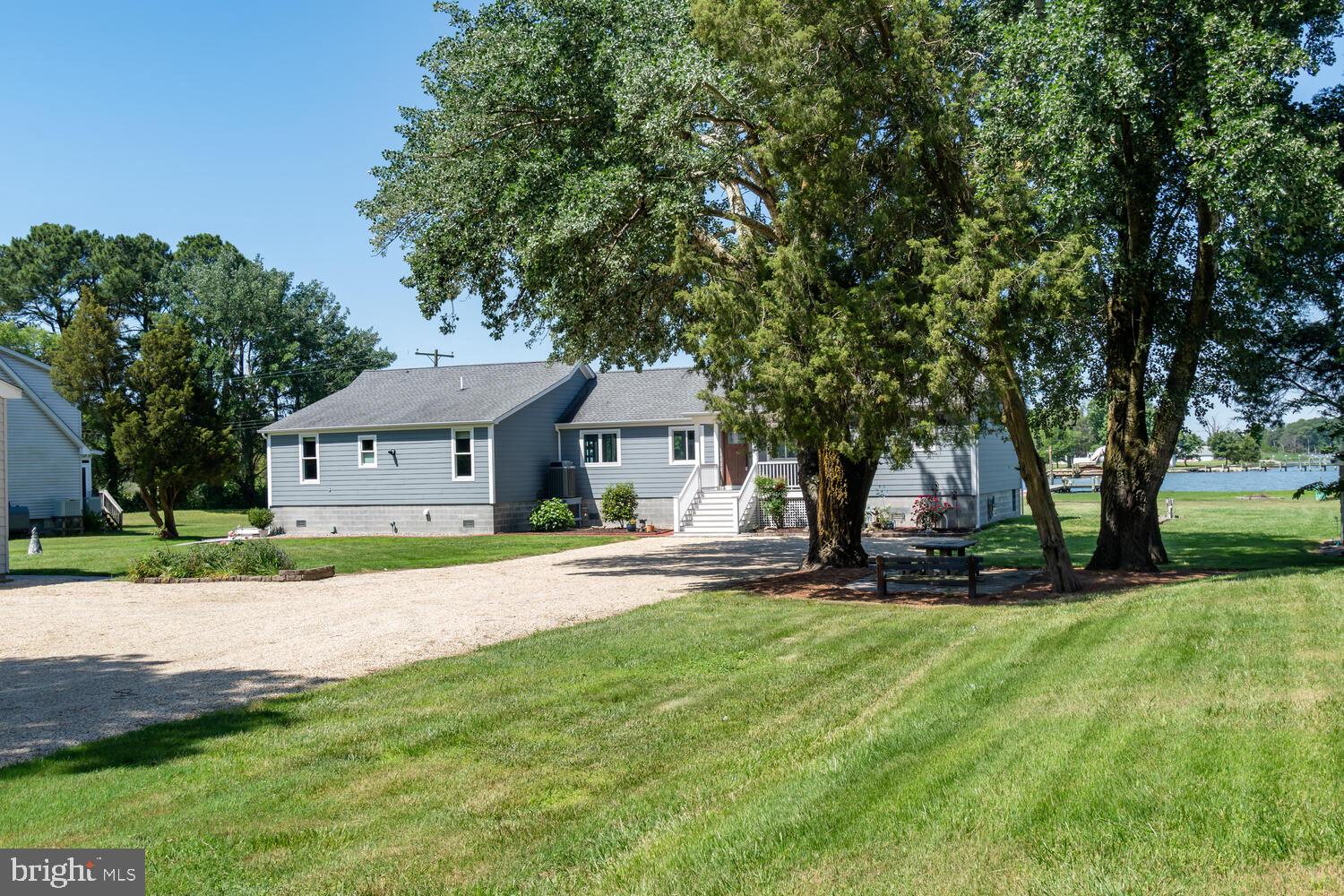 6104 Twin Point Cove Rd