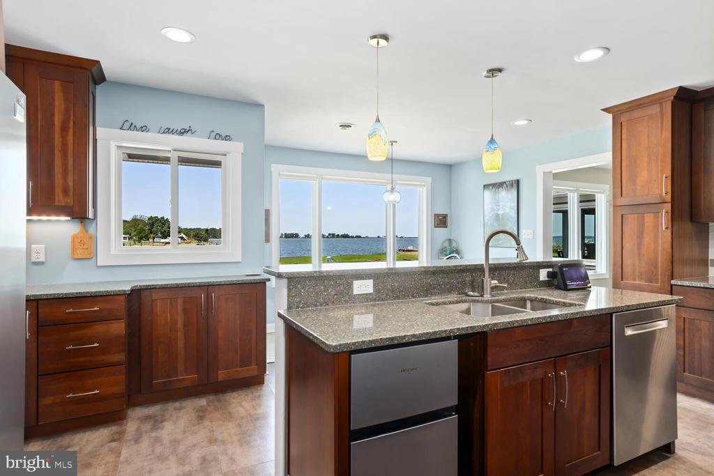 6104 Twin Point Cove Rd