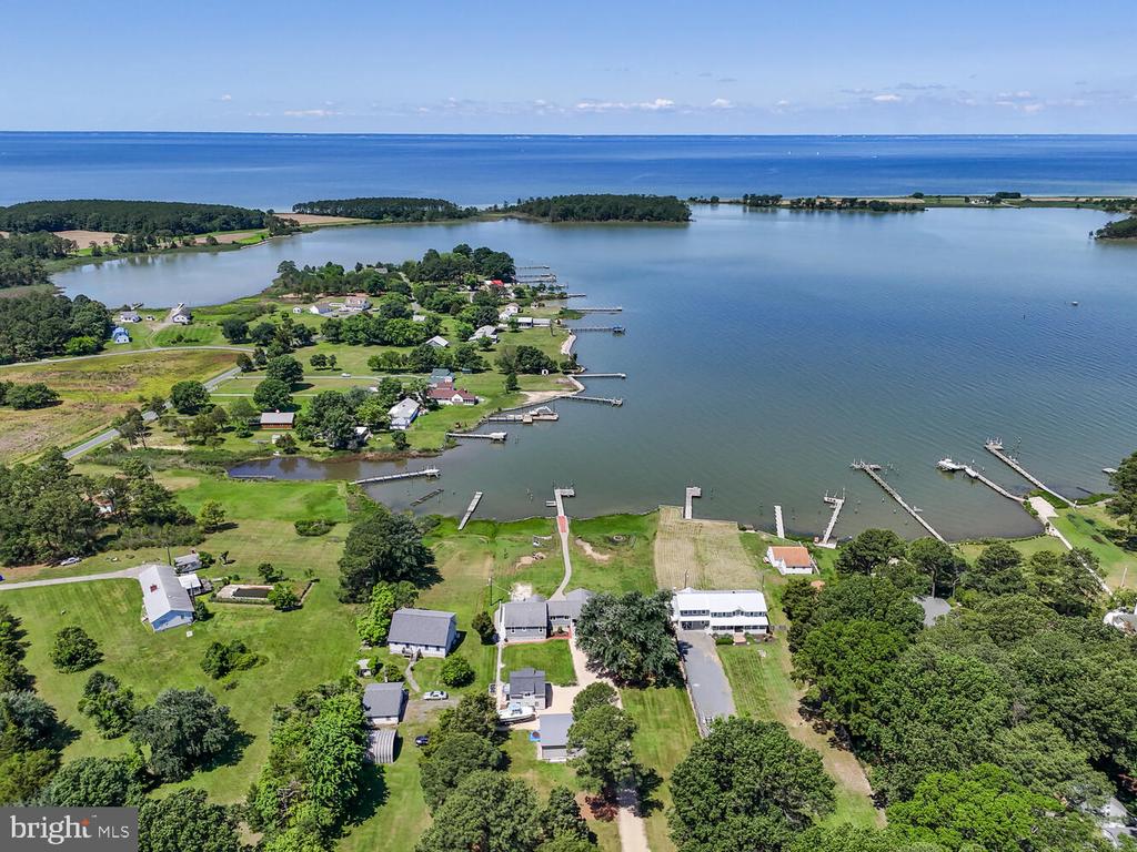 6104 Twin Point Cove Rd