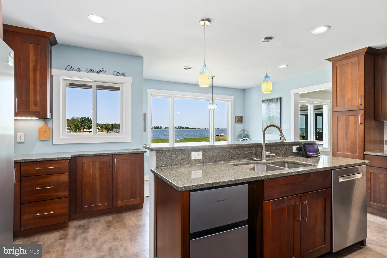 6104 Twin Point Cove Rd