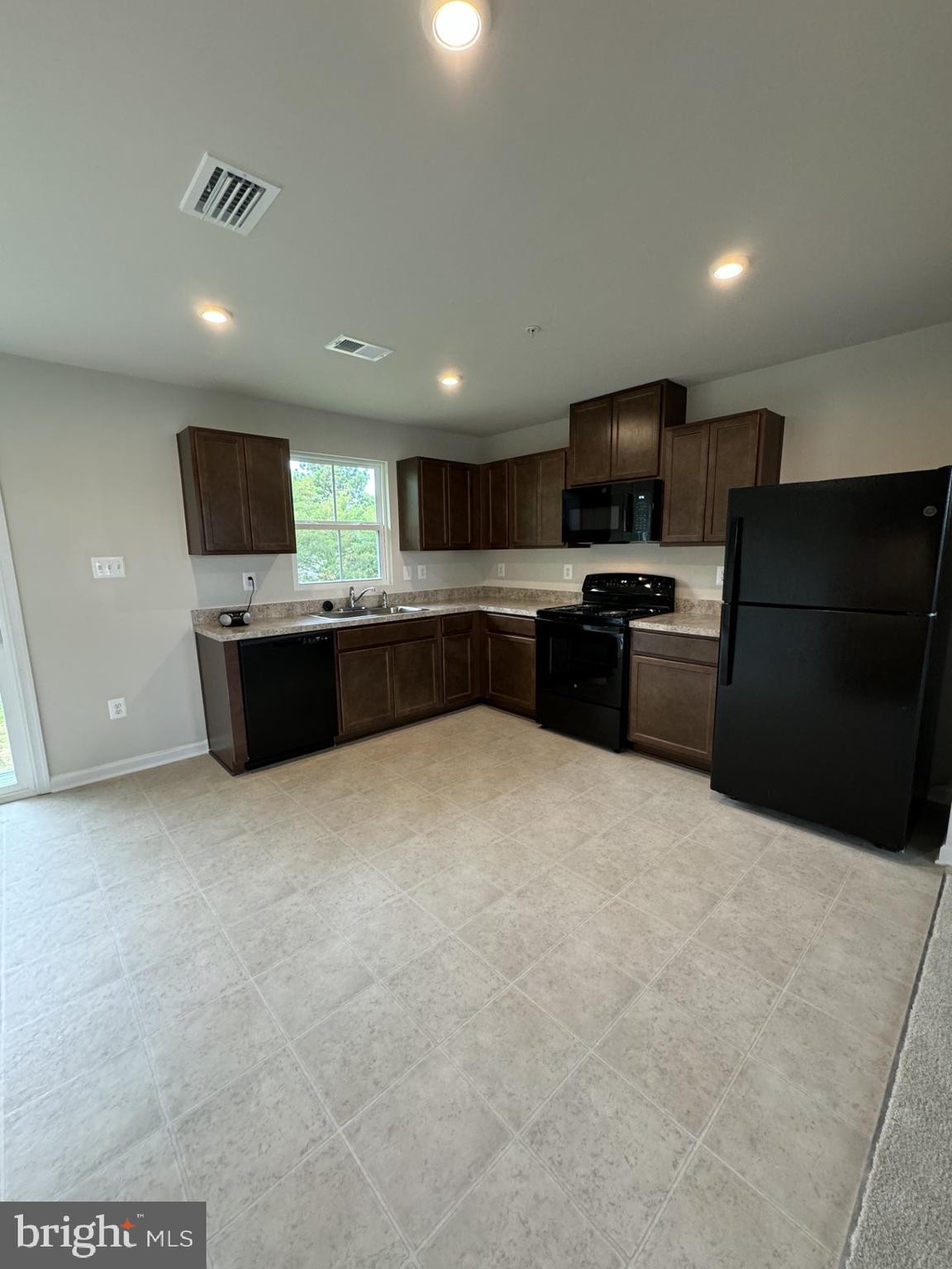 609 YELLOW BILL LN
