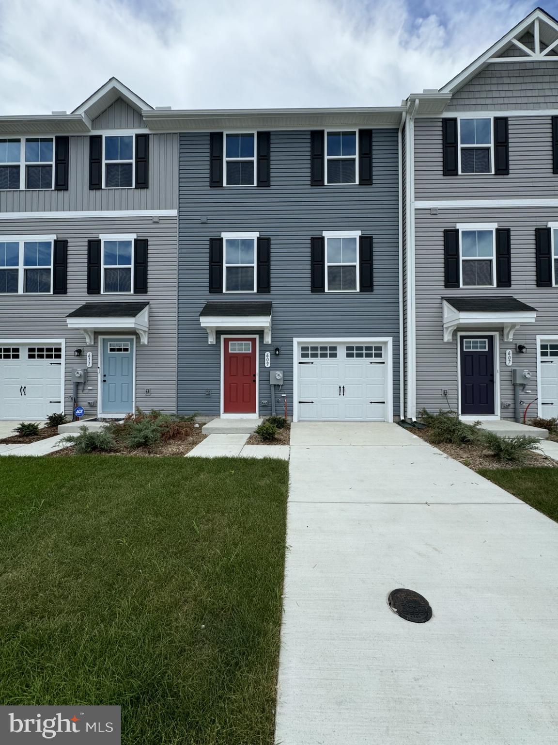 609 YELLOW BILL LN