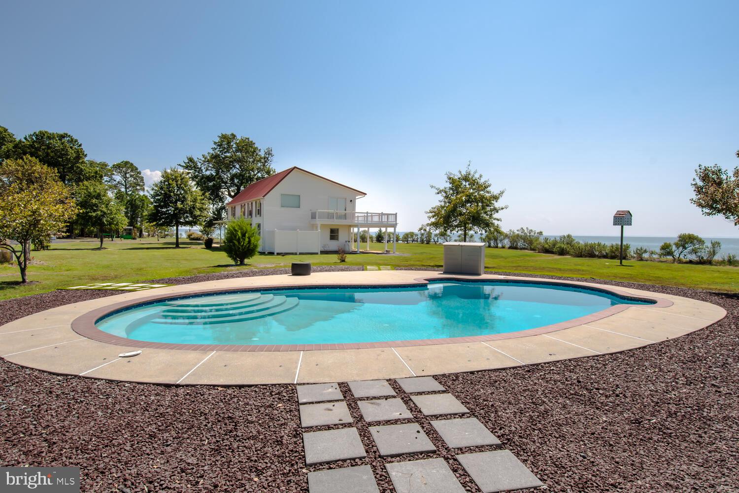 5476 Ragged Point Rd