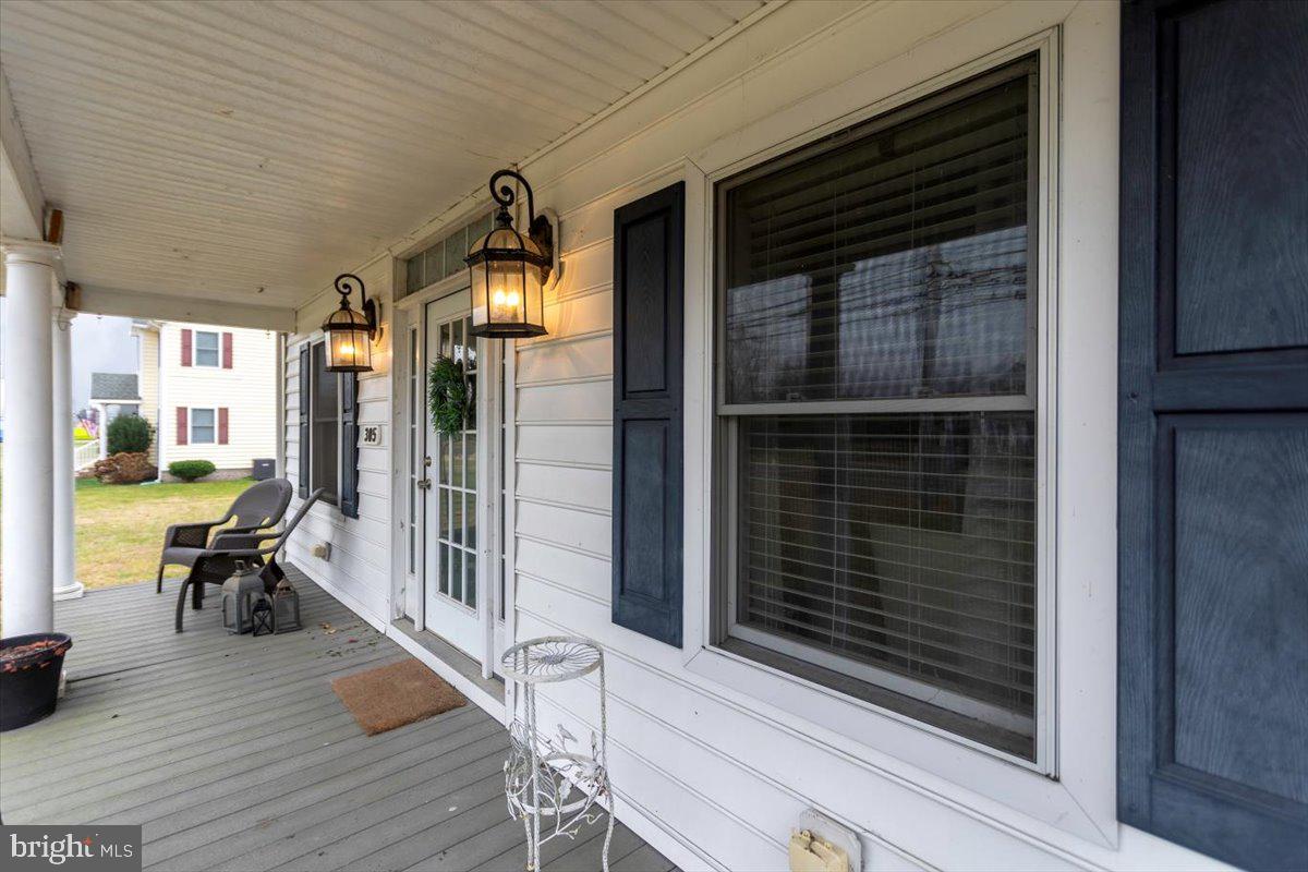 305 Railroad Ave