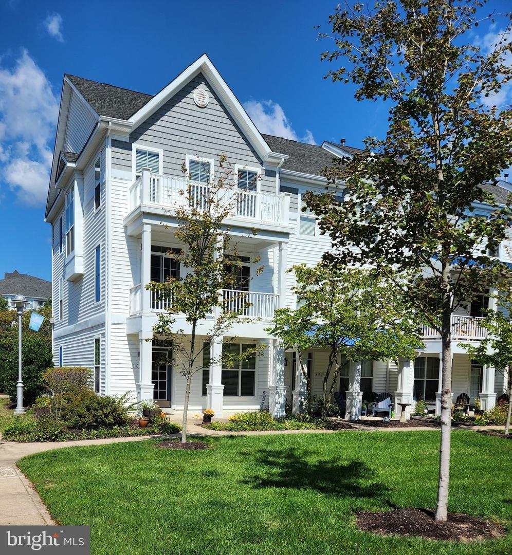 101 Sailors Ln #101