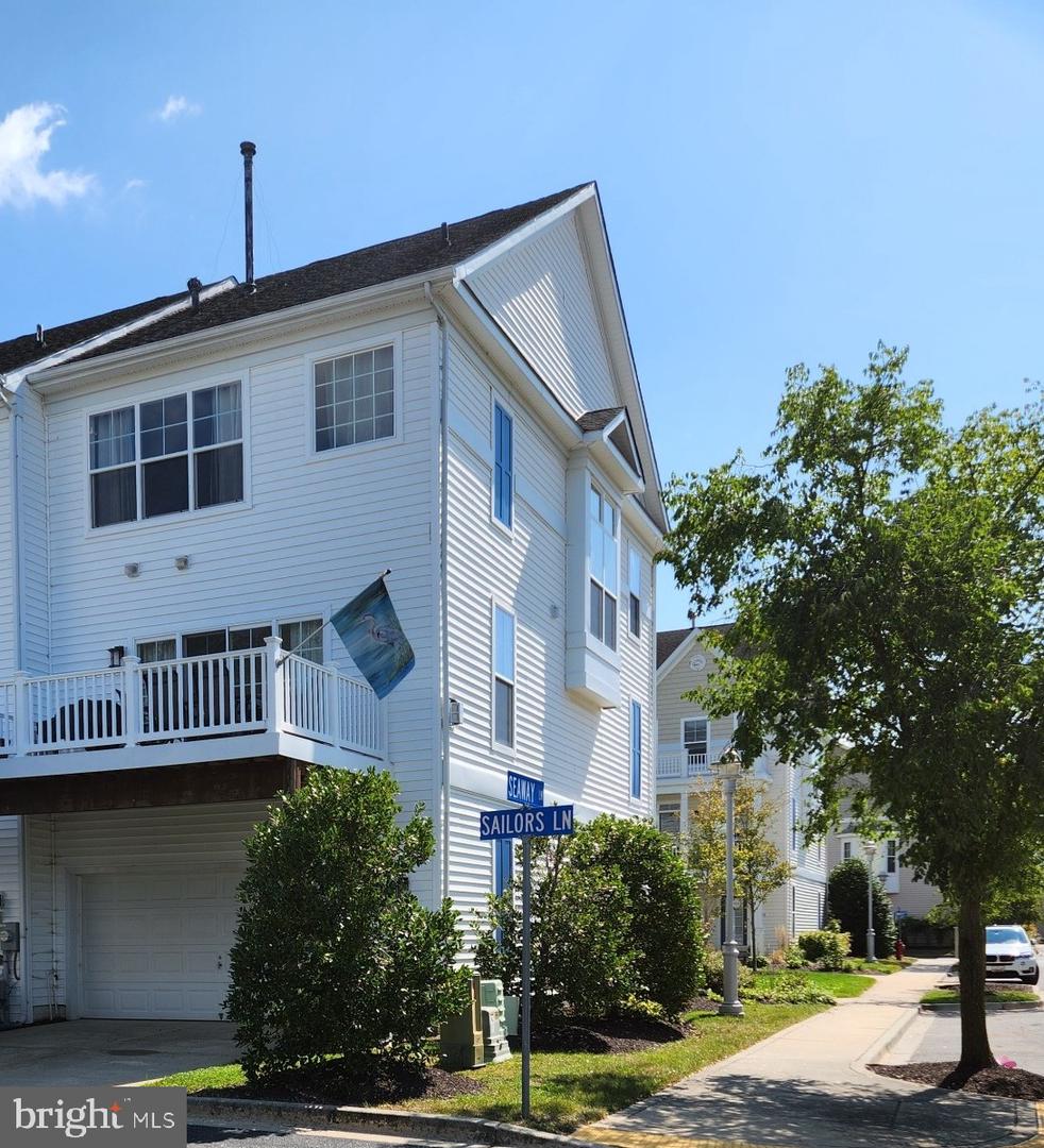 101 Sailors Ln #101