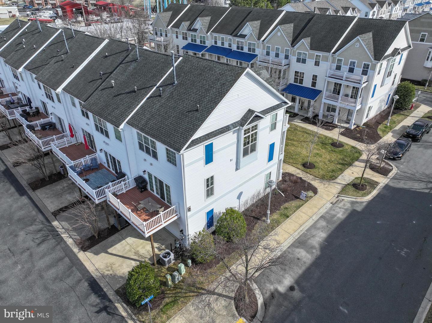101 Sailors Ln #101
