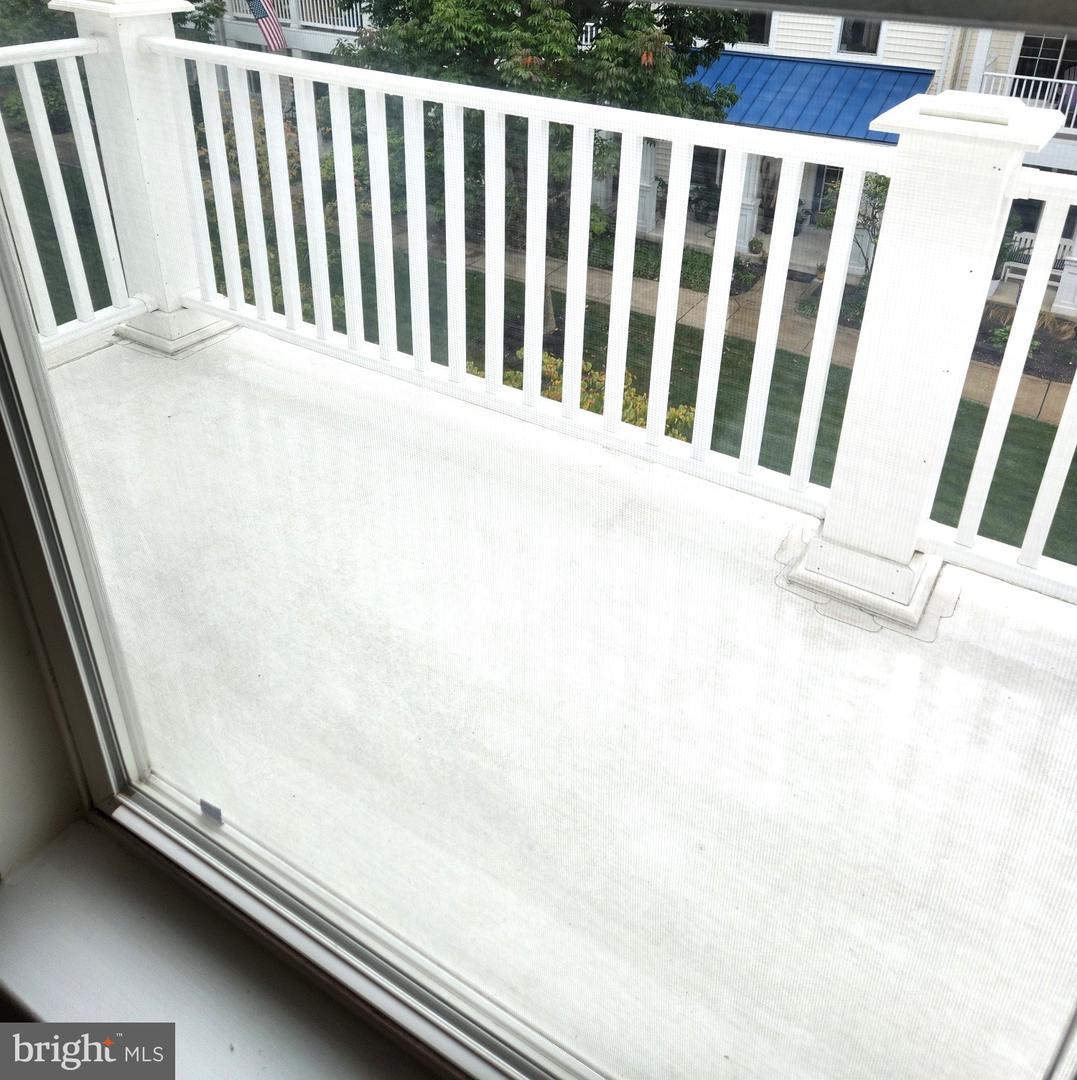 101 Sailors Ln #101