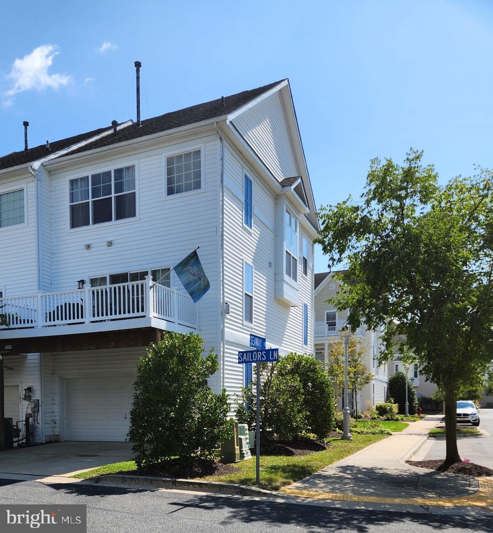 101 Sailors Ln #101