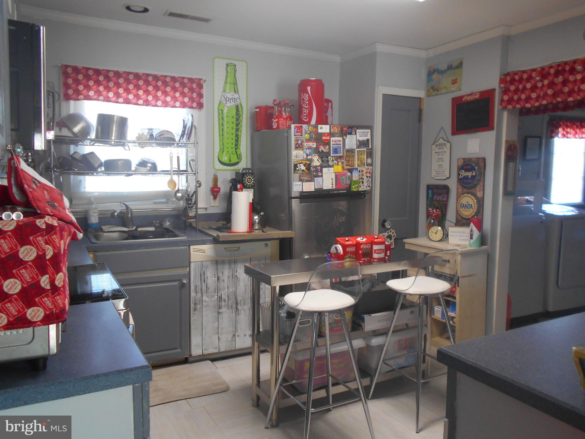 303 Bayly Ave