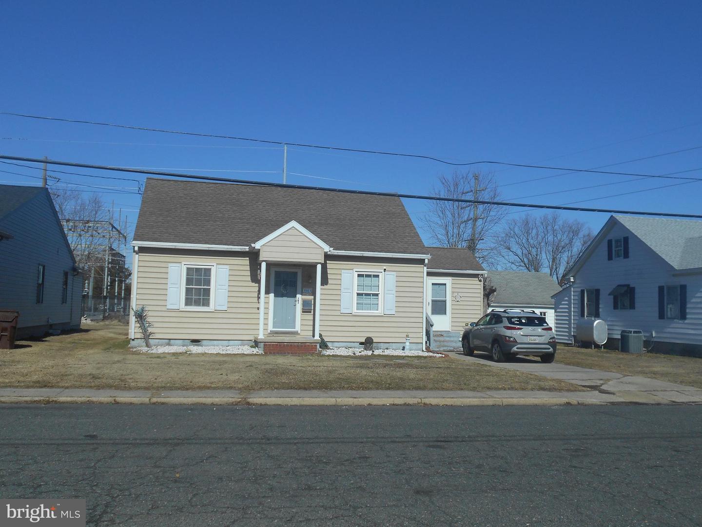 303 Bayly Ave
