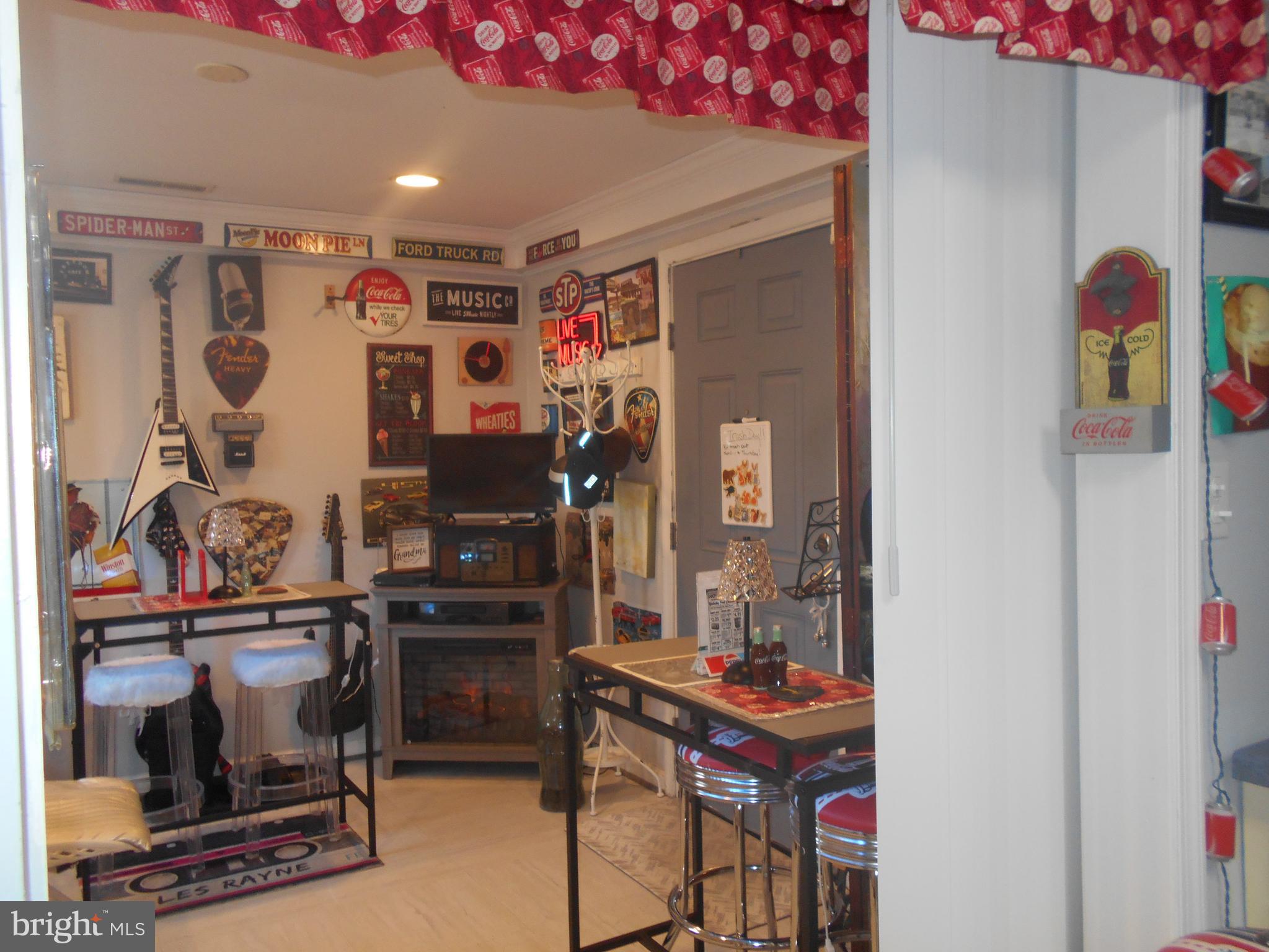 303 Bayly Ave