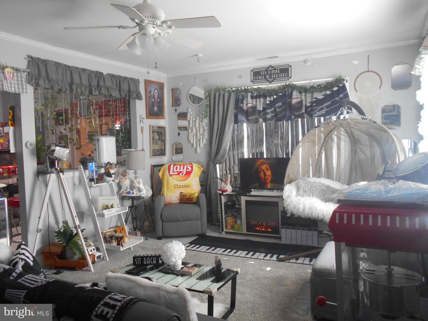 303 Bayly Ave
