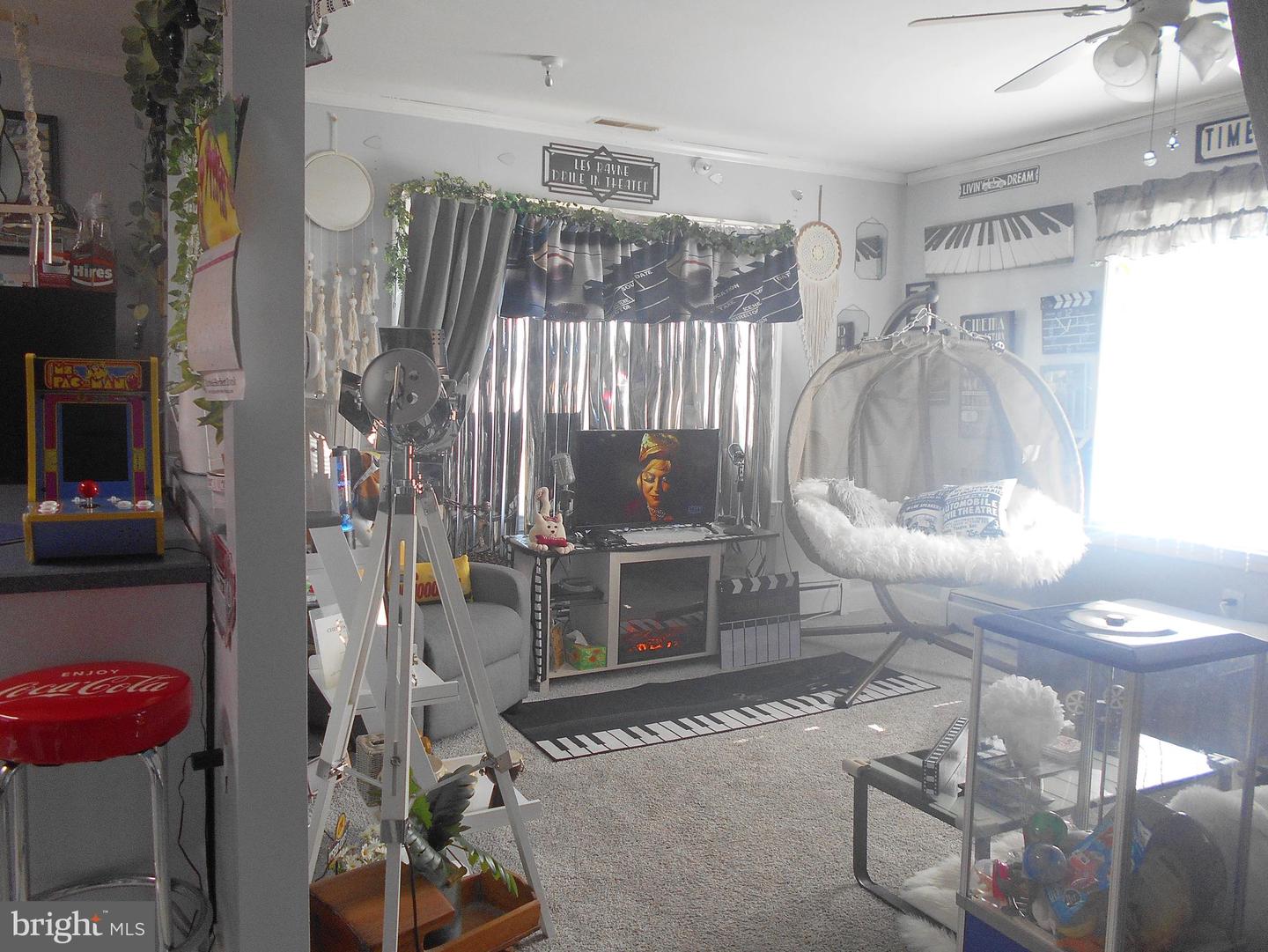 303 Bayly Ave