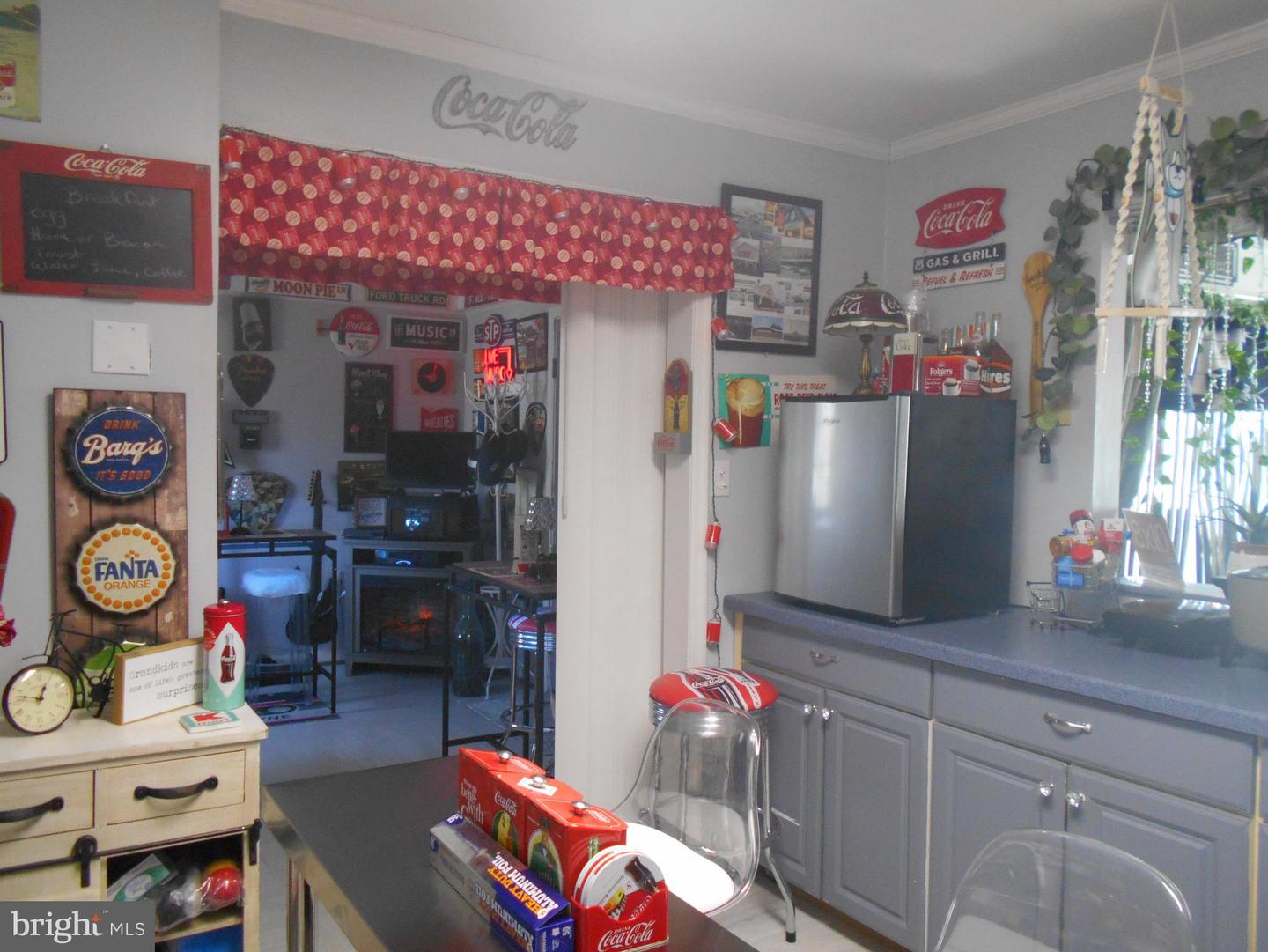 303 Bayly Ave