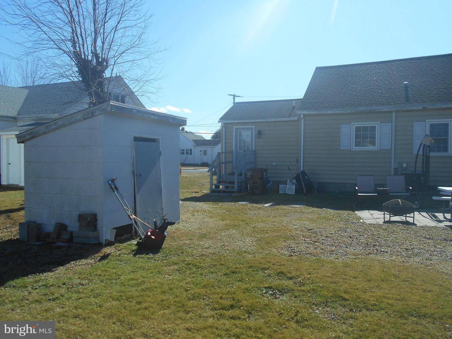 303 Bayly Ave