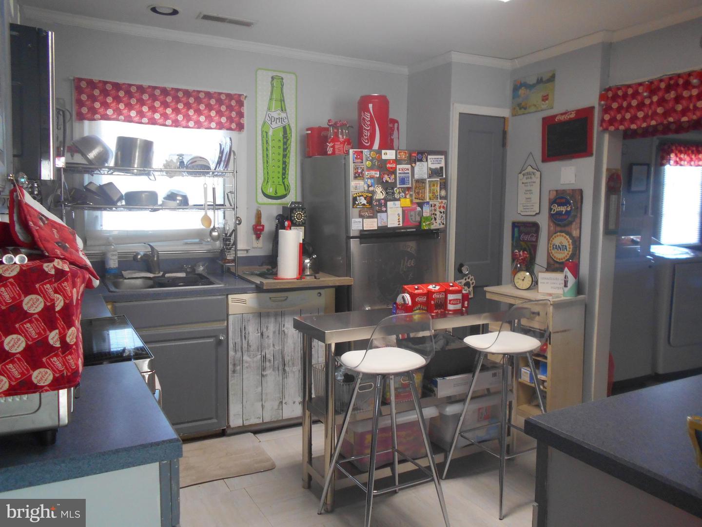 303 Bayly Ave