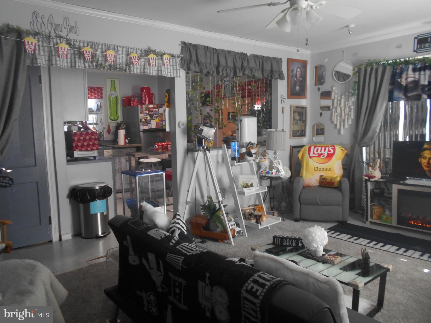 303 Bayly Ave