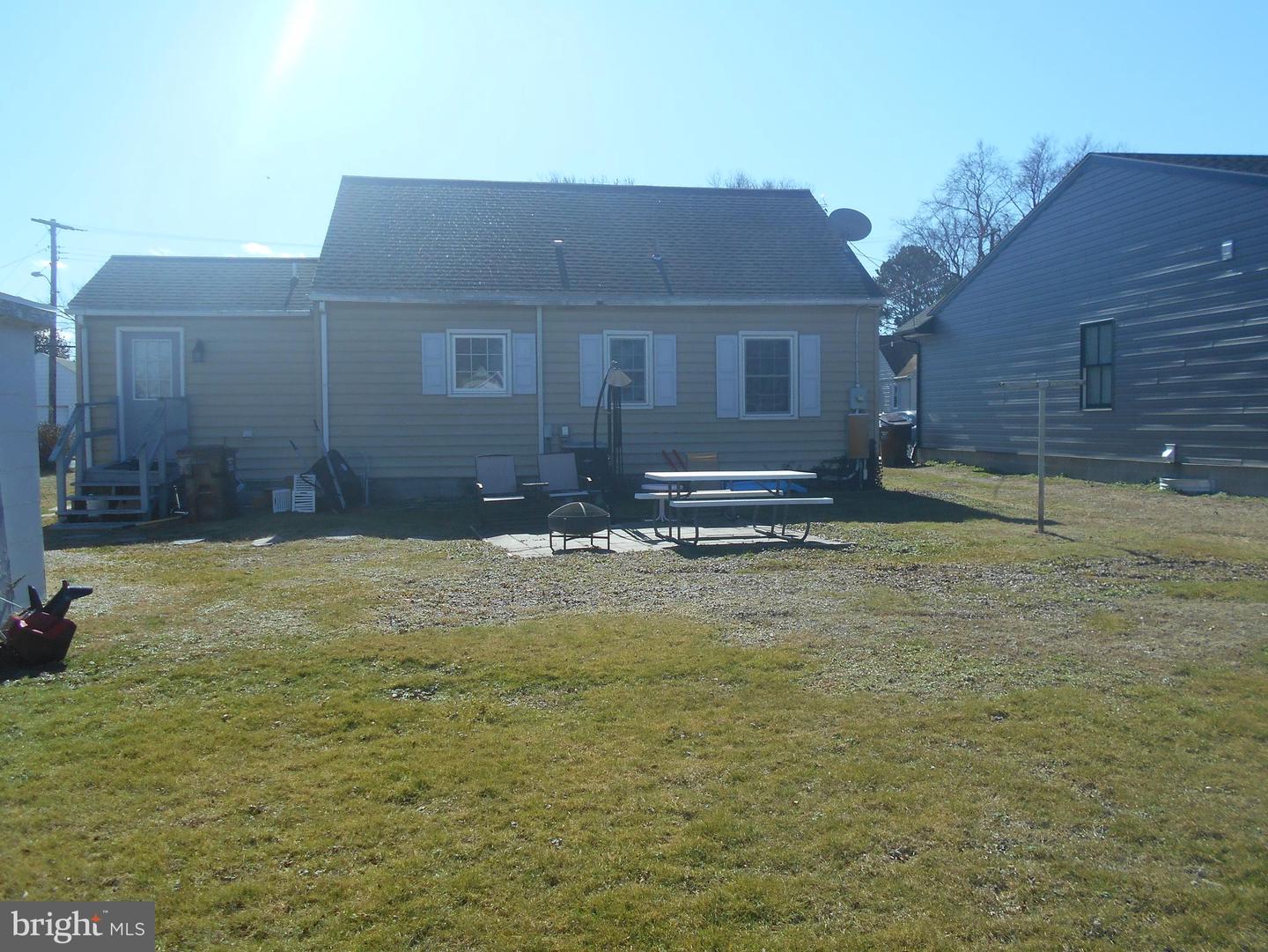 303 Bayly Ave