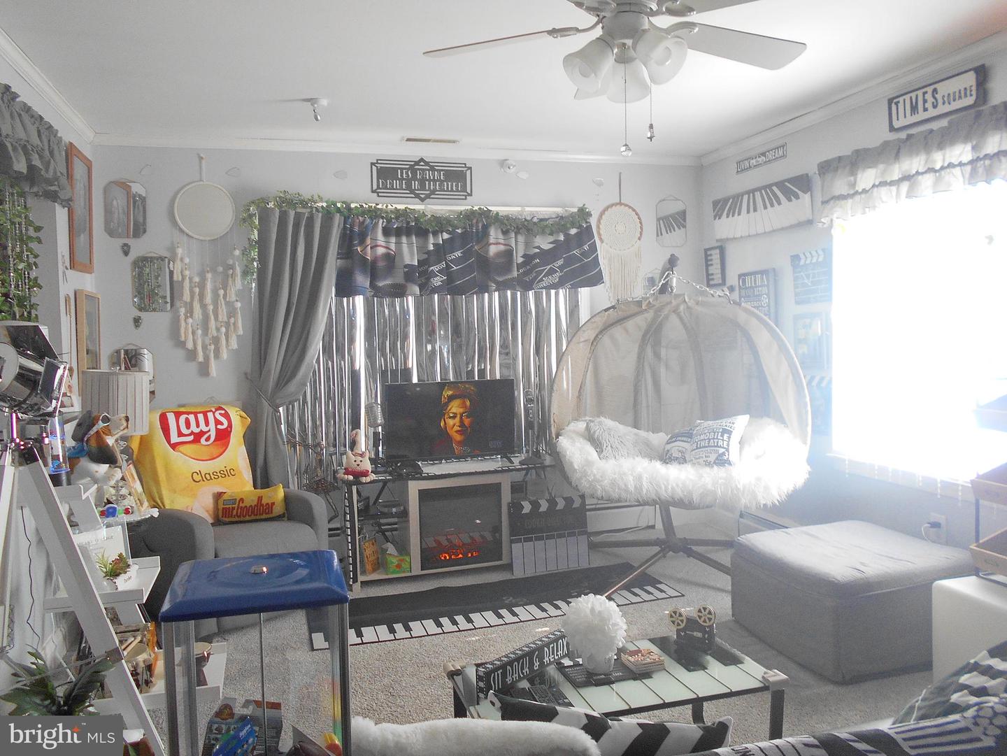 303 Bayly Ave