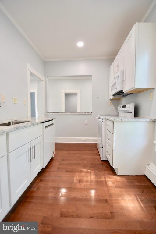 205 OAKLEY ST #2