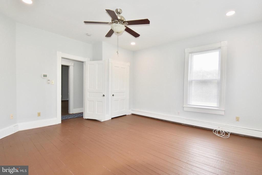 205 OAKLEY ST #2