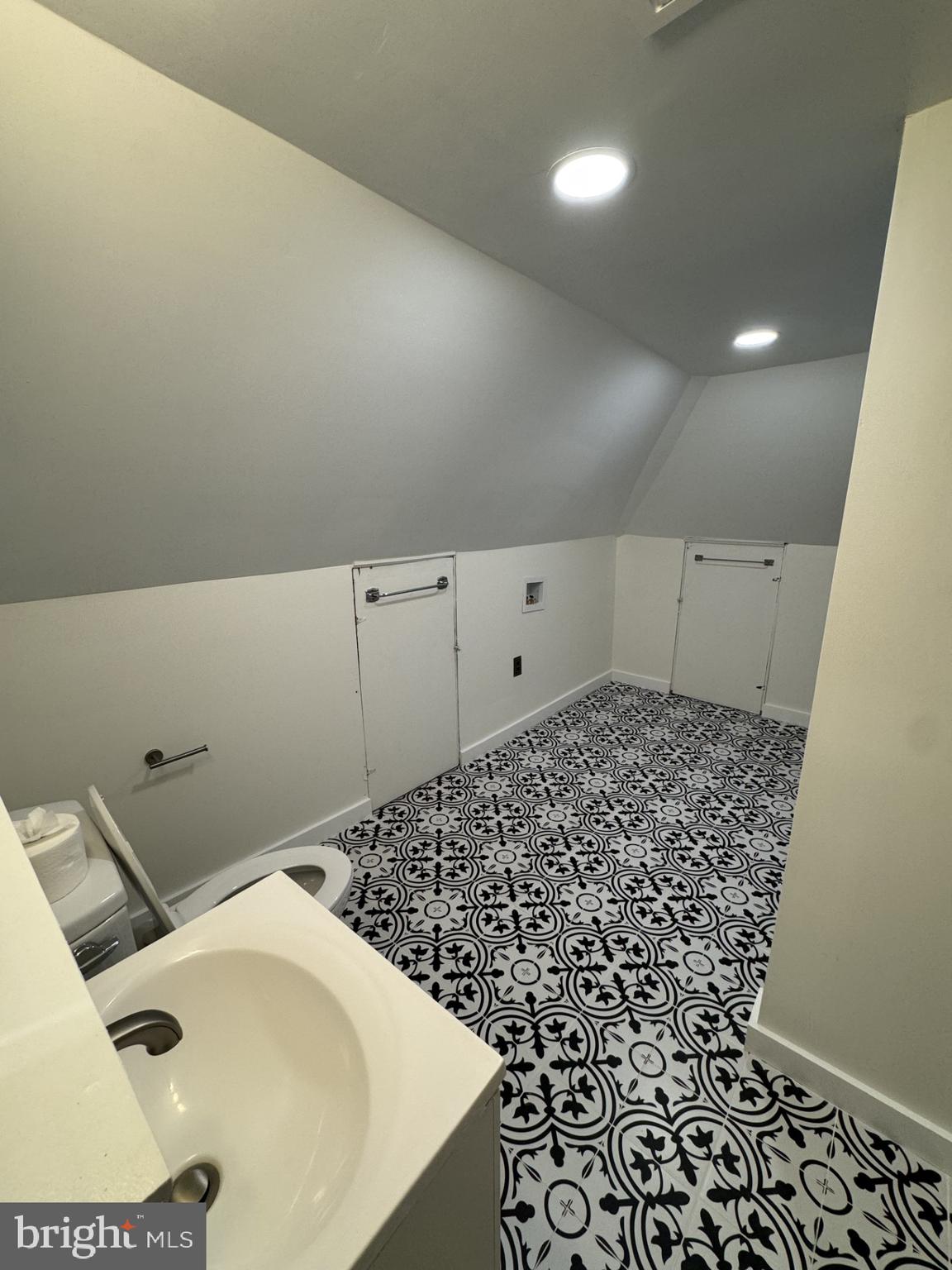 205 OAKLEY ST #3