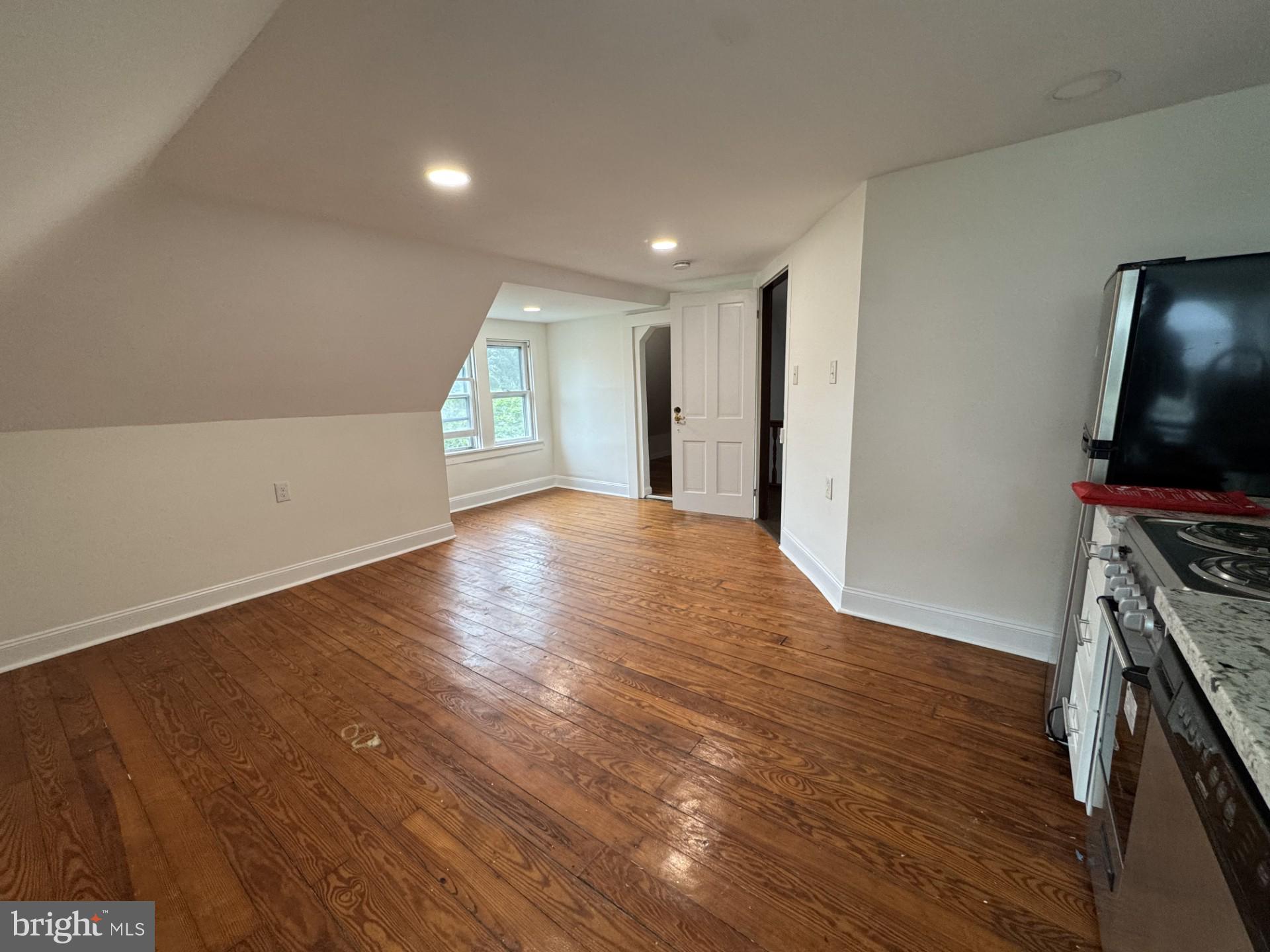205 OAKLEY ST #3