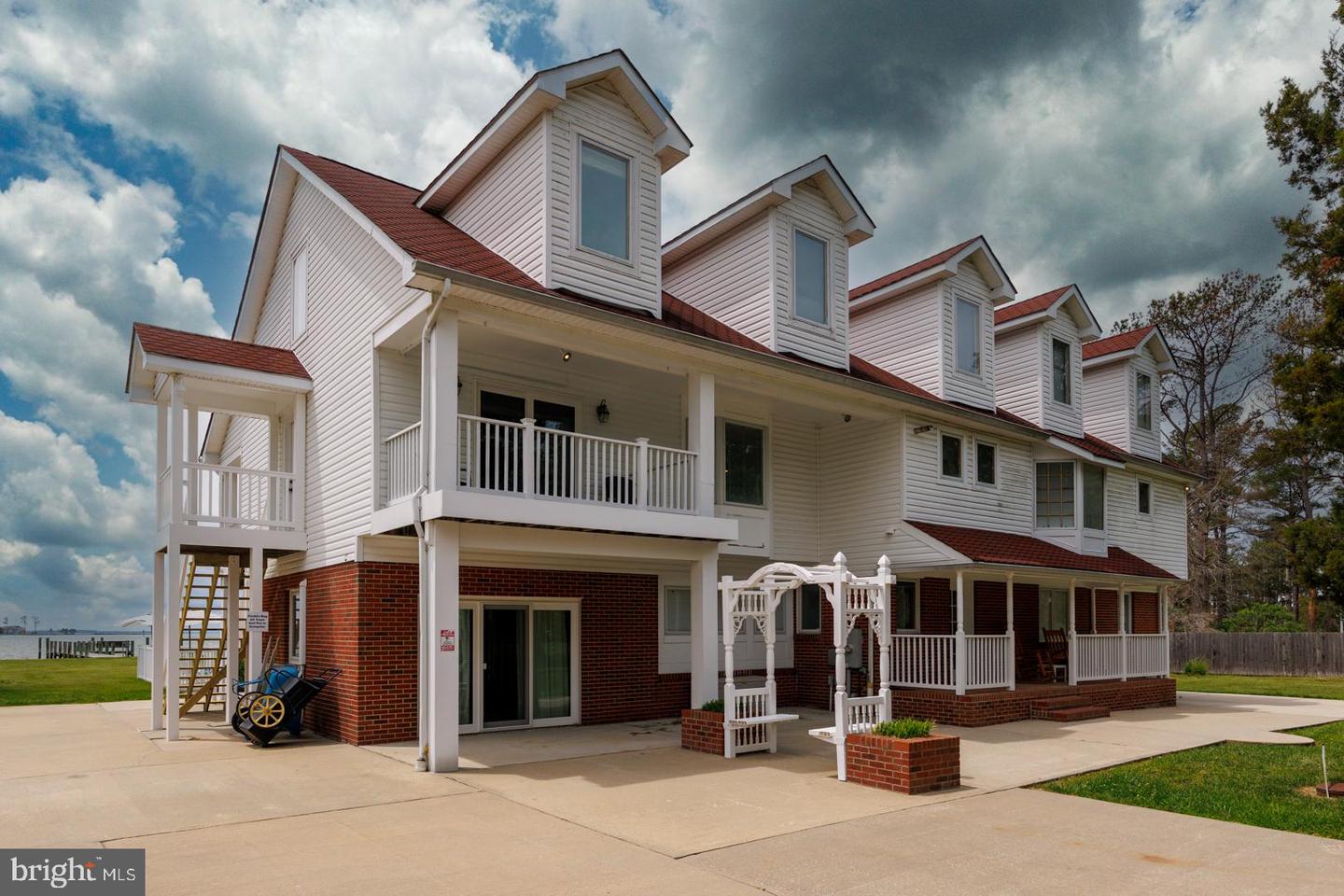 1313 Broadview Dr
