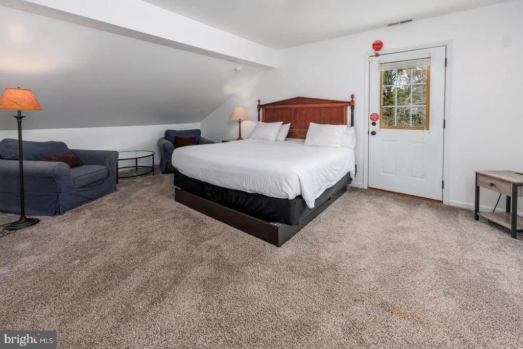 1313 Broadview Dr