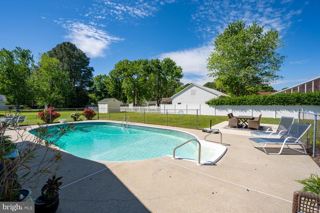 3 Oriole Dr