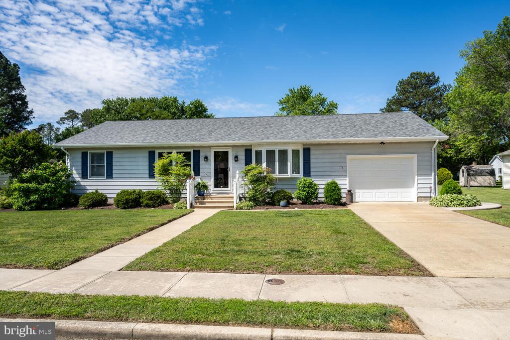 3 Oriole Dr