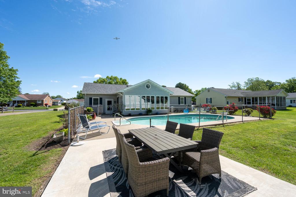 3 Oriole Dr