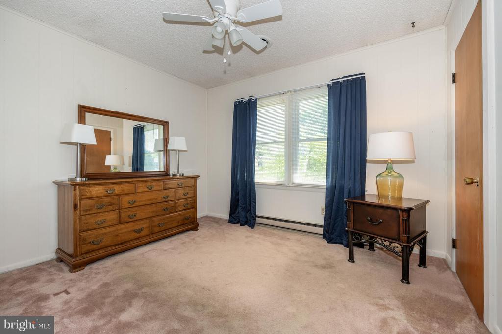3 Oriole Dr