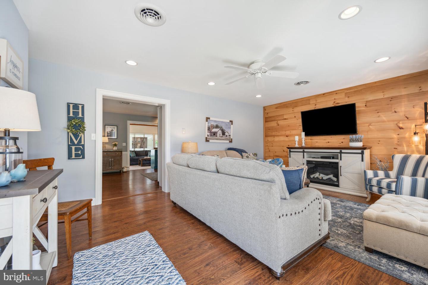 3 Oriole Dr